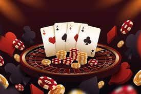 Seorang dealer live casino profesional dalam sesi permainan di momoslot